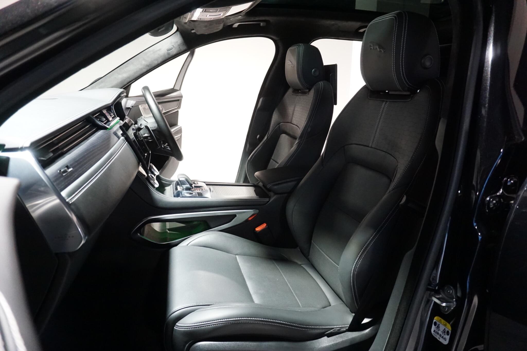 Jaguar F-PACE 3.0 D300 MHEV R-Dynamic HSE Black SUV 5dr Diesel Auto AWD Euro 6 (s/s) (300 ps)